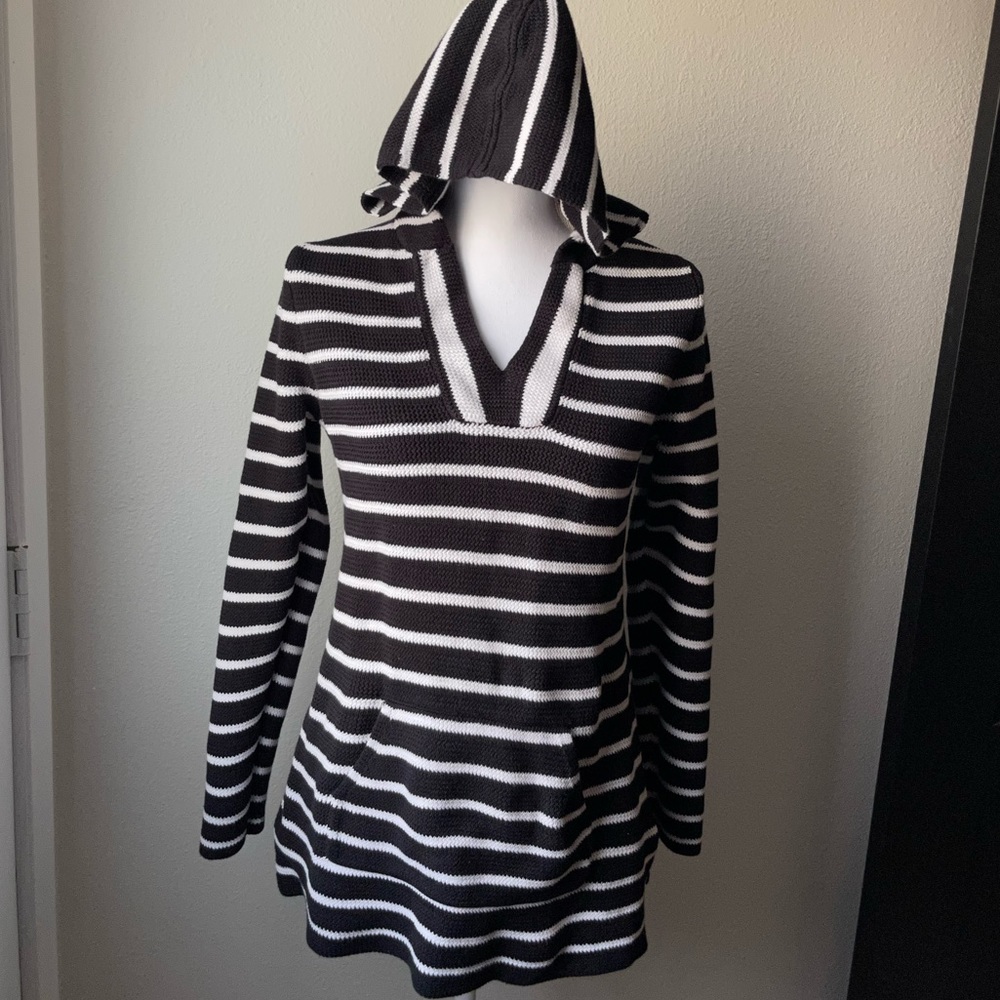 Hooded sweater